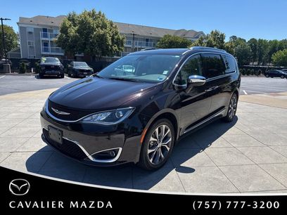 Used 2017 Chrysler Pacifica Limited w/ UConnect Theater Package