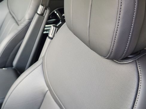 New 2025 Land Rover Range Rover Long Wheelbase SE image 15