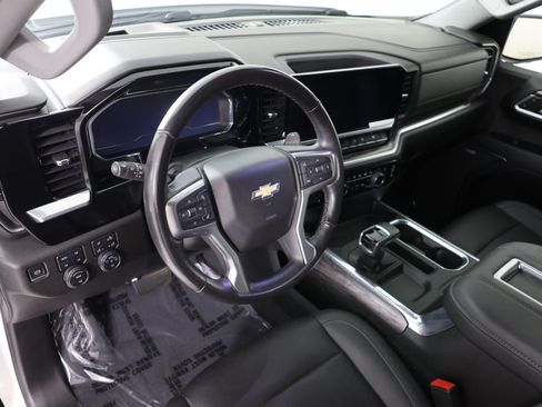 Used 2022 Chevrolet Silverado 1500 LTZ w/ LTZ Convenience Package II AWD/4WD image 23