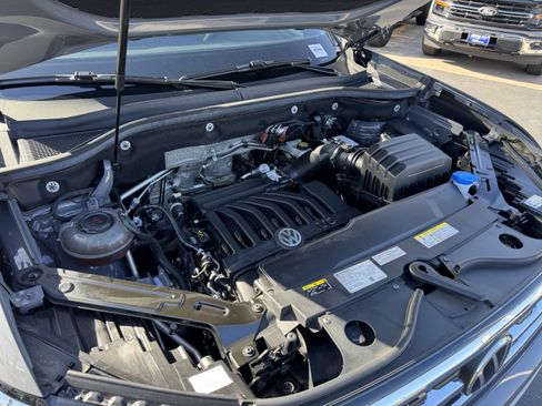 Used 2022 Volkswagen Atlas Cross Sport SE w/ Panoramic Sunroof Package FWD image 40