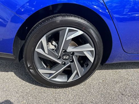 Used 2025 Hyundai Elantra Sport FWD image 17