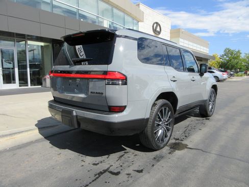 Used 2026 Lexus GX 550 w/ Accessory Package (2T) AWD/4WD image 9