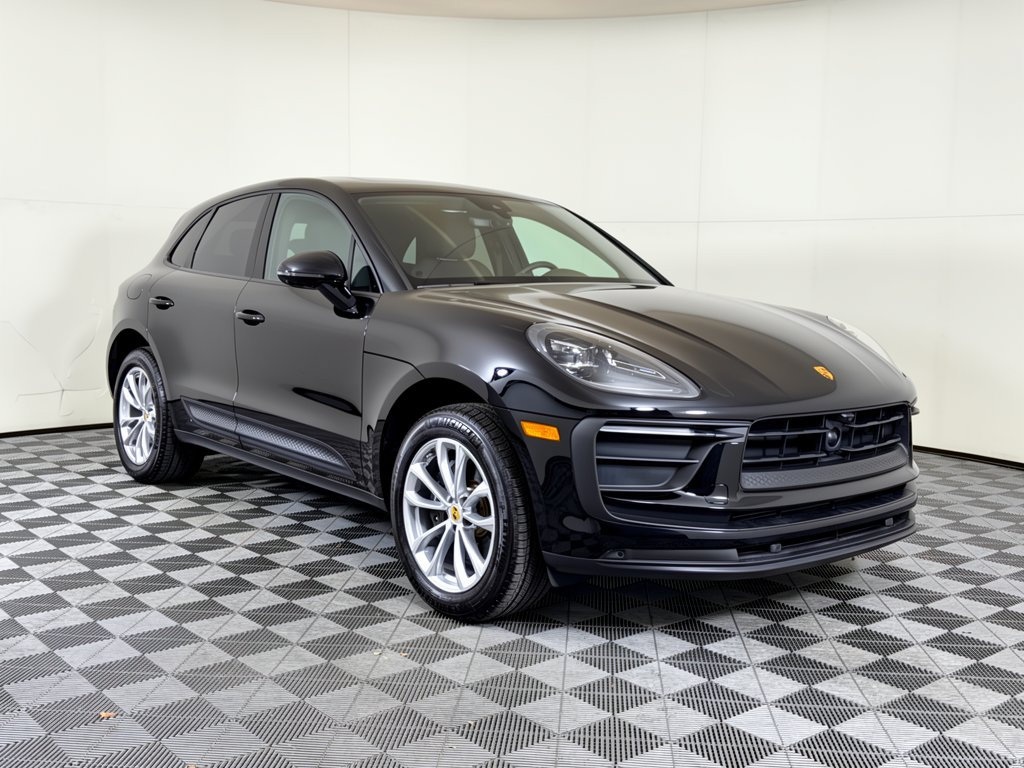 Certified 2025 Porsche Macan w/ Premium Package Plus AWD/4WD image 8