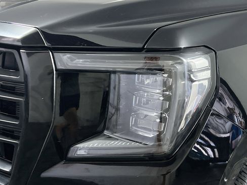 Used 2023 GMC Yukon SLT w/ SLT Luxury Package image 11