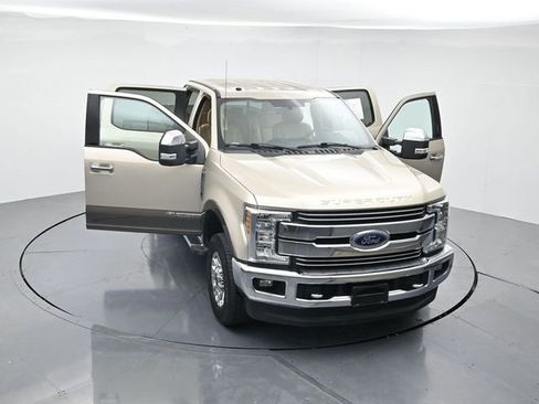 Used 2018 Ford F250 Lariat w/ Chrome Package image 46