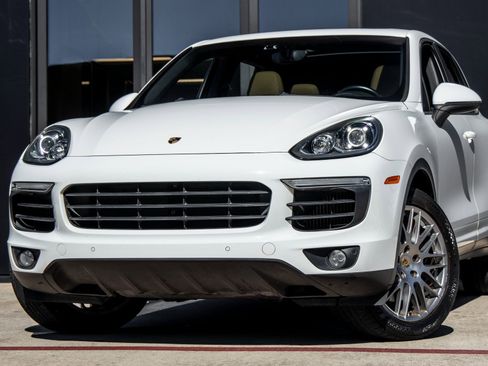 Used 2017 Porsche Cayenne S image 7