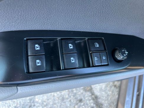 Used 2020 Toyota Camry LE image 17