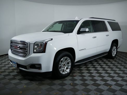 Used 2017 GMC Yukon XL SLT image 4