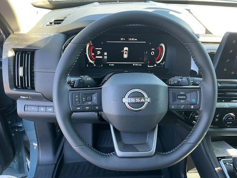 New 2026 Nissan Pathfinder Platinum image 14