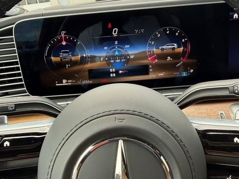 Used 2025 Mercedes-Benz GLS 450 4MATIC image 12