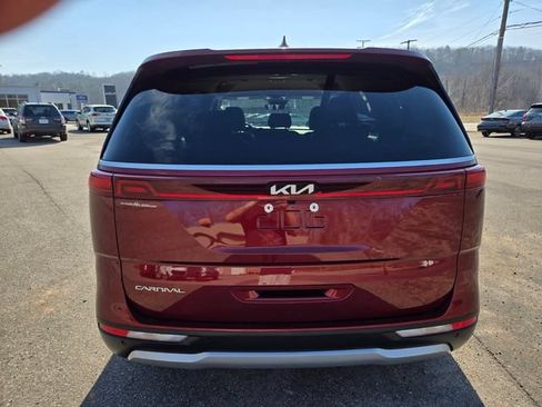 Used 2024 Kia Carnival LX FWD image 7