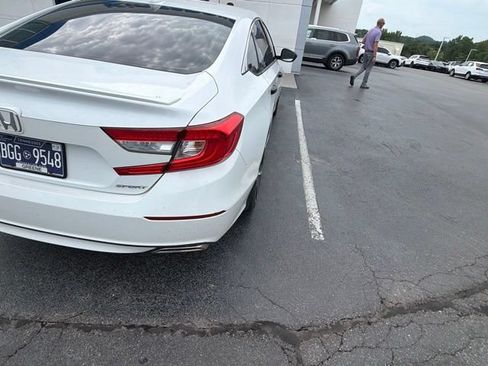Used 2018 Honda Accord Sport image 4