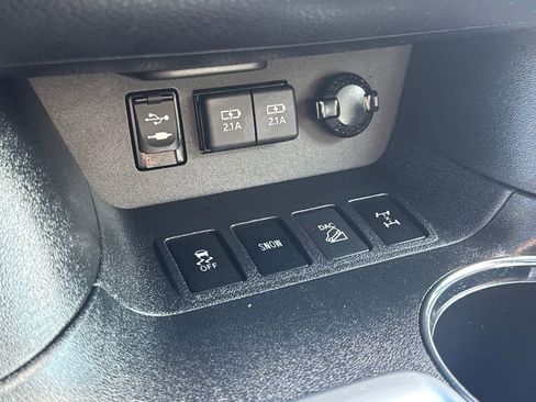 Used 2019 Toyota Highlander SE image 27