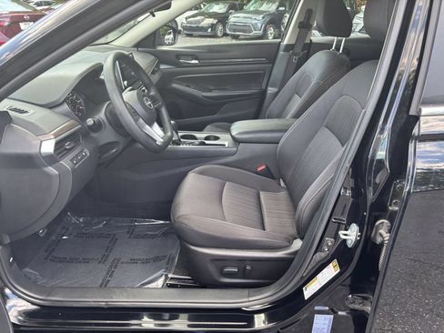 Used 2025 Nissan Altima 2.5 SV FWD image 22