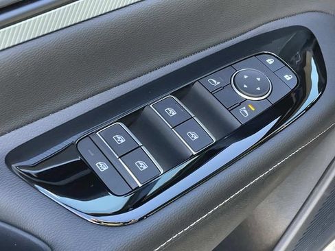 Certified 2025 Nissan Murano SL image 17