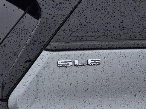 Used 2024 GMC Terrain SLE w/ Driver Convenience Package image 8