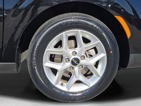 Certified 2022 Kia Soul LX w/ Technology Package image 6