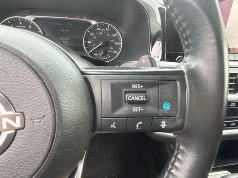 Used 2024 Nissan Pathfinder SV FWD image 23