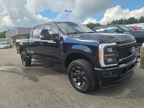 Used 2023 Ford F250 Lariat w/ Lariat Ultimate Package AWD/4WD image 2