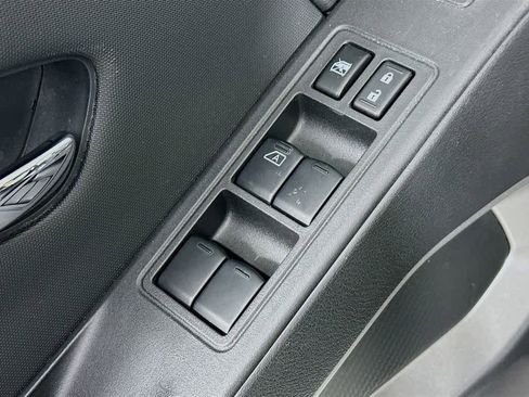 Used 2024 Nissan Frontier SV w/ Technology Package image 28