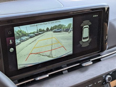 Used 2024 Kia Carnival EX FWD image 5