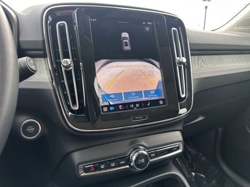 Certified 2025 Volvo XC40 B5 Core image 21