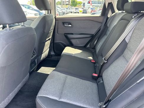 Used 2023 Nissan Rogue SV image 11