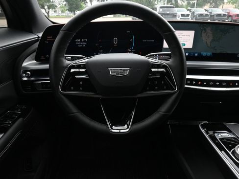 Used 2025 Cadillac Lyriq Luxury RWD image 11