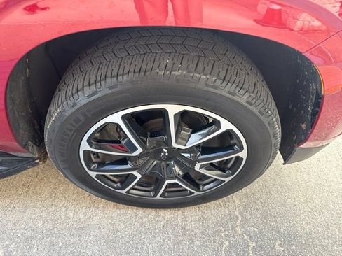 Used 2023 Chevrolet Suburban RST w/ Luxury Package AWD/4WD image 5