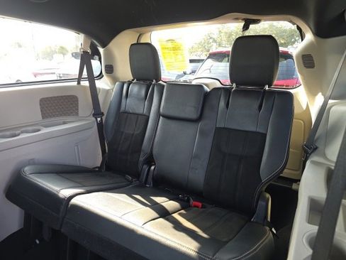 Used 2019 Dodge Grand Caravan SXT image 8