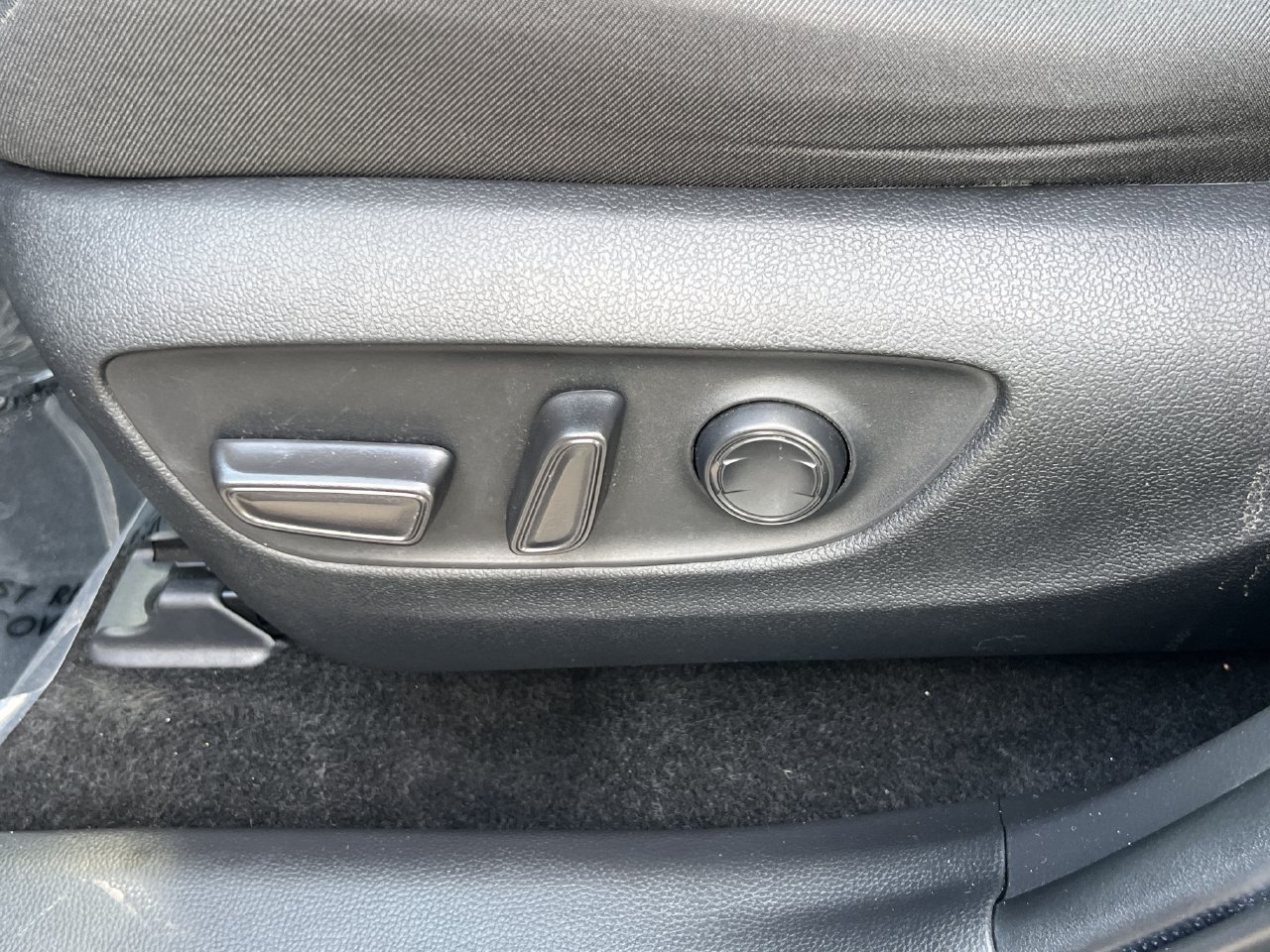 Used 2024 Toyota RAV4 XLE AWD/4WD image 9