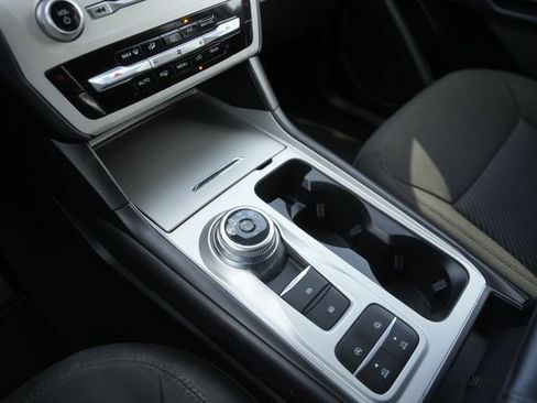 Used 2024 Ford Explorer XLT image 29