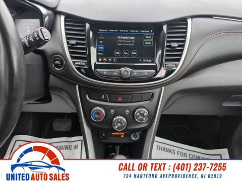 Used 2019 Chevrolet Trax LT w/ LT Convenience Package FWD image 17