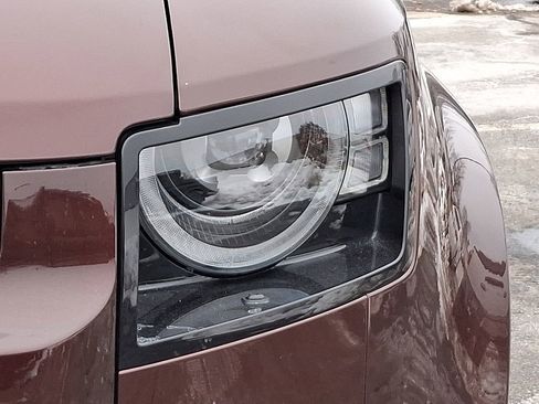 Used 2024 Land Rover Defender 130 X-Dynamic SE image 9