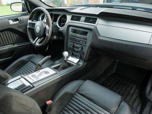 Used 2010 Ford Mustang Shelby GT500 RWD image 31