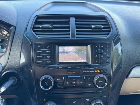 Used 2017 Ford Explorer FWD image 13