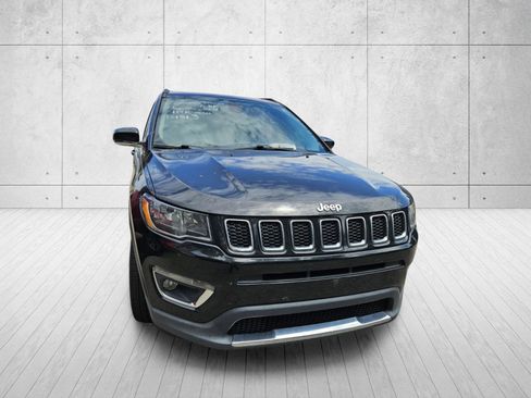 Used 2018 Jeep Compass Limited w/ Navigation Group FWD image 3