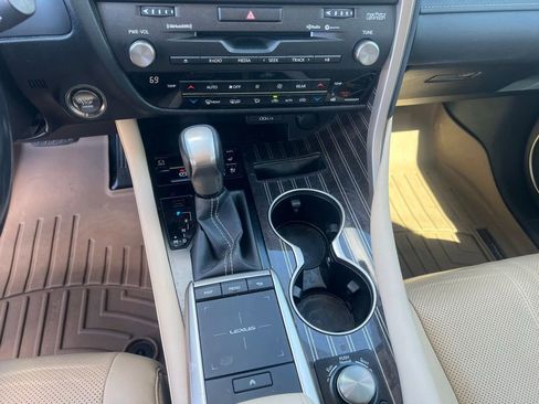 Used 2022 Lexus RX 350L Luxury image 11