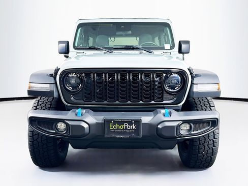 Used 2024 Jeep Wrangler Unlimited AWD/4WD image 2
