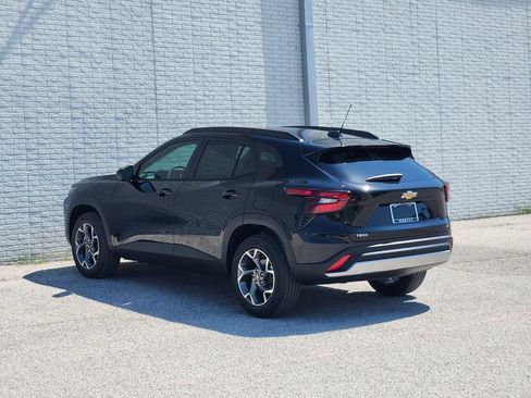 New 2026 Chevrolet Trax LT w/ Driver Confidence Package FWD image 3