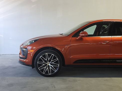 Used 2023 Porsche Macan AWD/4WD image 6