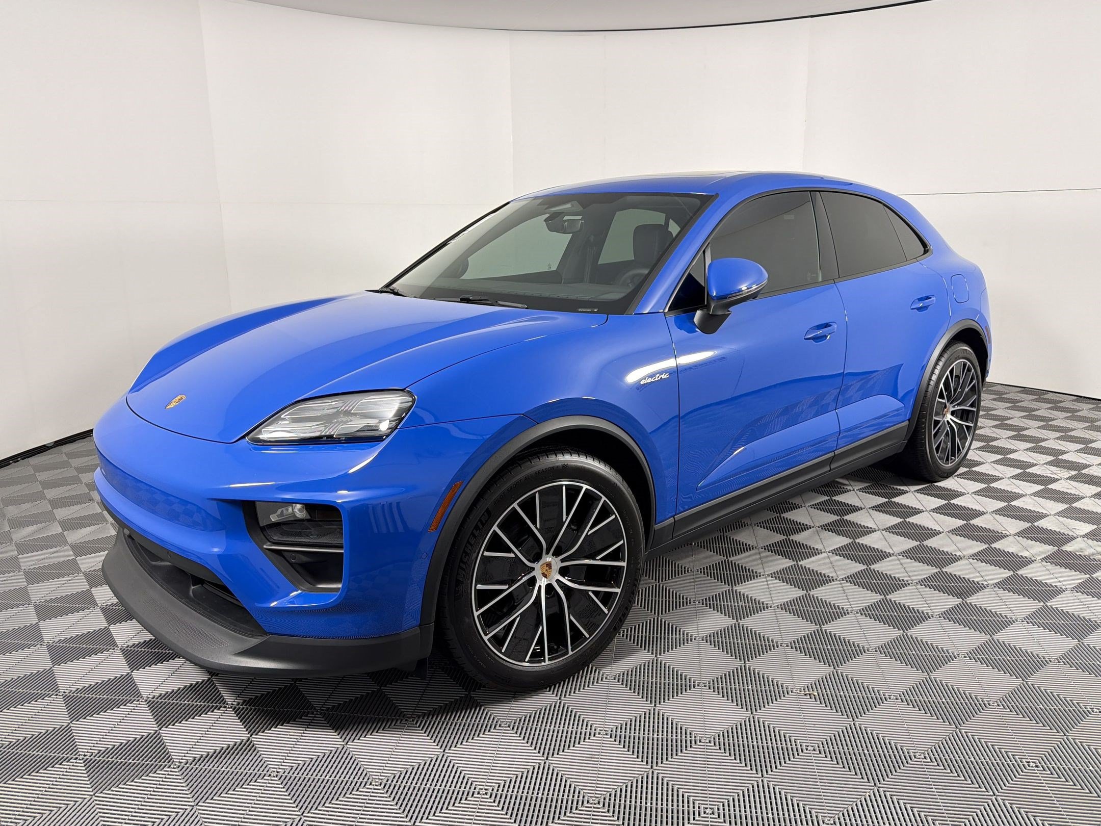 Used 2026 Porsche Macan Electric RWD image 1