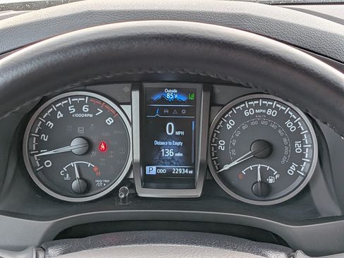 Certified 2022 Toyota Tacoma TRD Off-Road w/ Technology Package AWD/4WD image 37