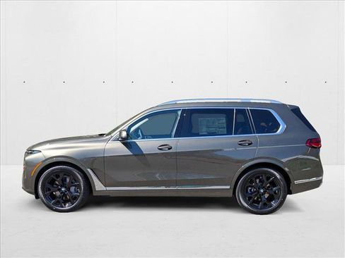 Used 2026 BMW X7 xDrive40i AWD/4WD image 9