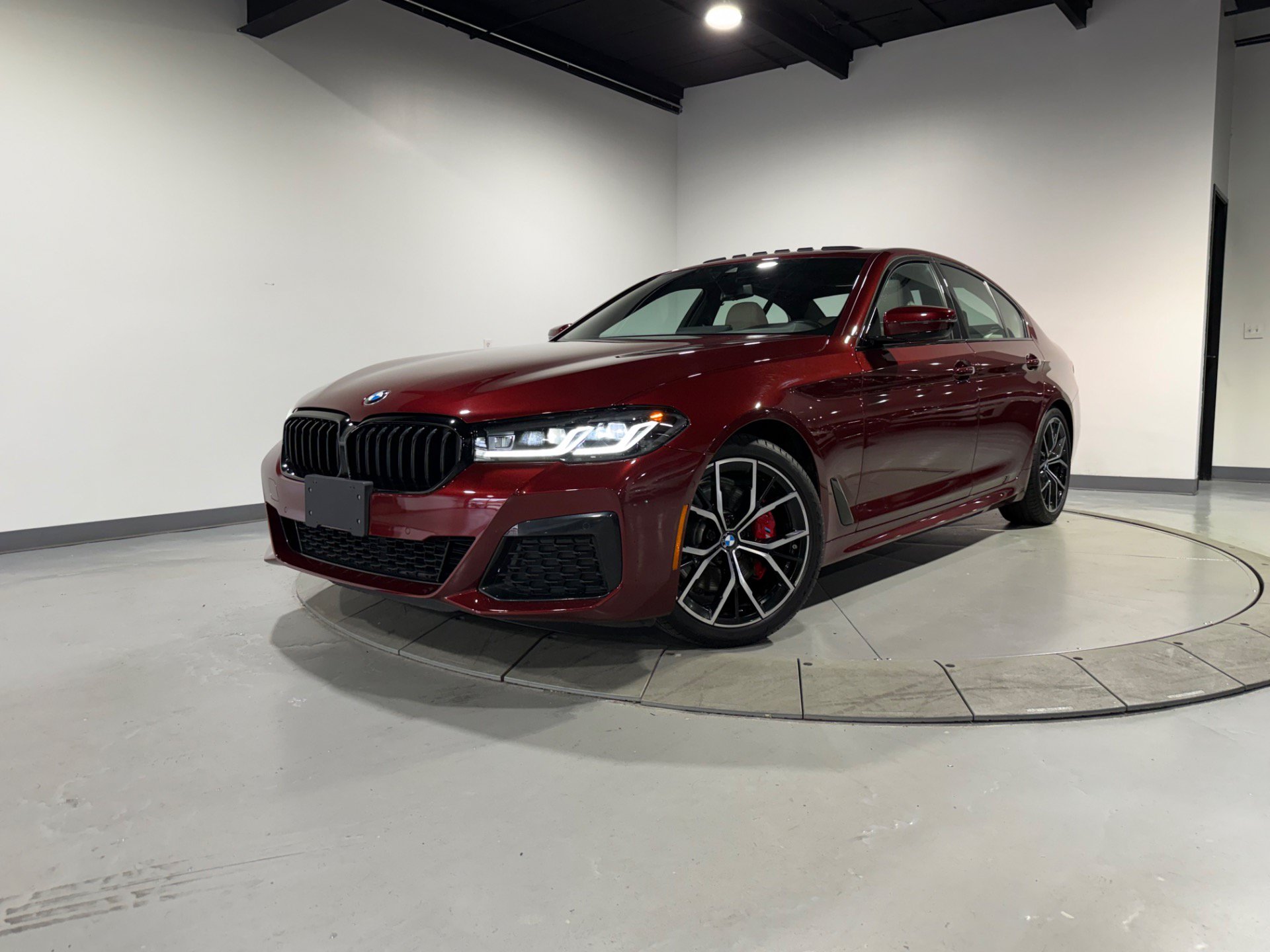Used 2023 BMW 530i xDrive w/ M Sport Package AWD/4WD image 6