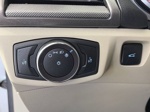 Used 2020 Ford Fusion SE FWD image 24