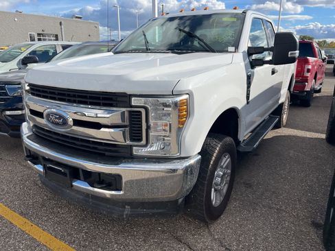 Used 2018 Ford F250 XLT image 2
