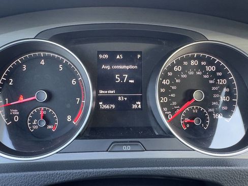 Used 2015 Volkswagen Golf S image 15