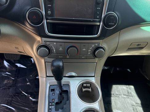 Used 2013 Toyota Highlander Plus AWD/4WD image 14