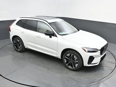 New 2026 Volvo XC60 B5 Plus w/ Protection Package Premier AWD/4WD image 28
